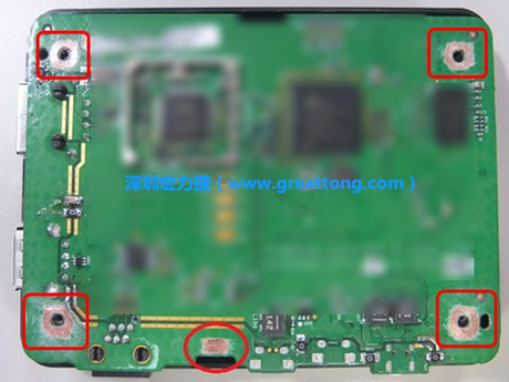 手動去綠漆。使用傳統(tǒng)的刀片去除綠漆后的效果。
