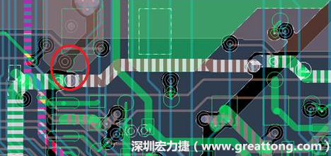 慢慢確認CAF發(fā)生的位置后，可以配合Gerber查看PCB的結(jié)構(gòu)是否有通孔太近或是線路太近的問題。
