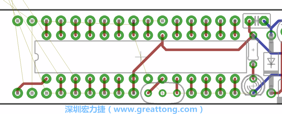 諧振器應(yīng)擺放在ATmega微控制器的針腳8、9和10旁邊，在共鳴器和微控制器中間的高頻信號(hào)線應(yīng)該要愈短愈好，此外，其它的信號(hào)線應(yīng)該要遠(yuǎn)離這個(gè)區(qū)域且配置在諧振器的下方，這樣做是為了防止不必要的無(wú)線電波干擾。