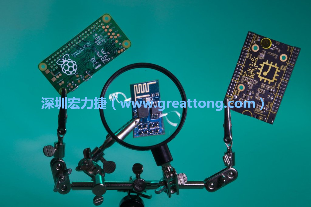 A Raspberry Pi Zero、ESP8266和CHIP。