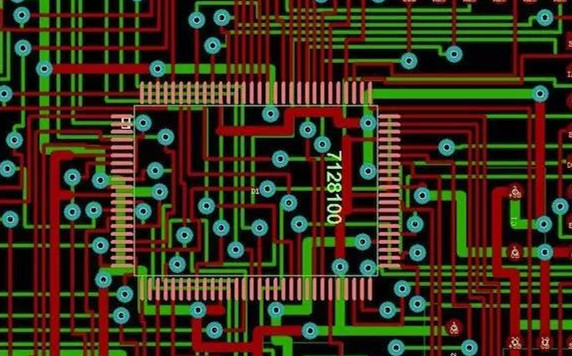 圖1：兩種PCB模型的部分電路。頂圖：傳統(tǒng)設計版本。
