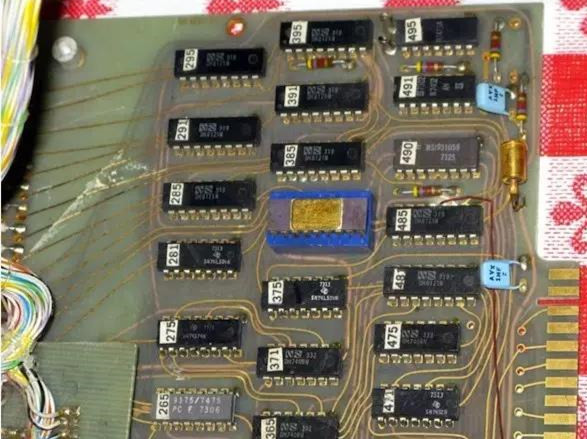 1972年開發(fā)的一塊基于Intel 8008的計算機中的印刷電路板。(資源來源：DigiBarn計算機博物館)